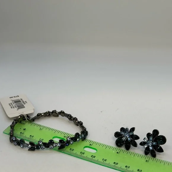 In original packaging GIVENCHY bracelet and earrings set - Picture 8 of 8